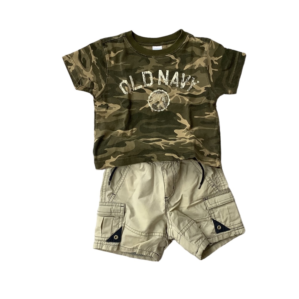 Old Navy 2 piece shorts and tee set. Size 6-12 months.